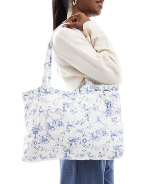 Hollister Large Sleepover Bag With Heart Detail - White