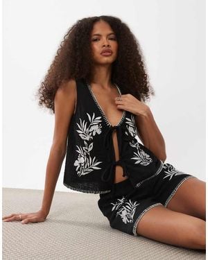 New Look Embroidered Beach Waistcoat - Black