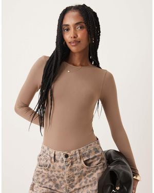 ASOS – nahtloser, modellierender, langärmliger body - Braun