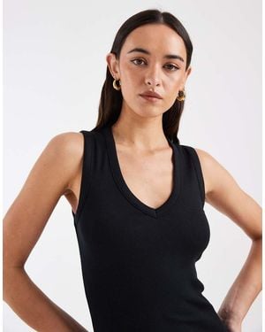 ASOS Geribbeld Hemdje Met V-Hals En Lange Pasvorm - Zwart