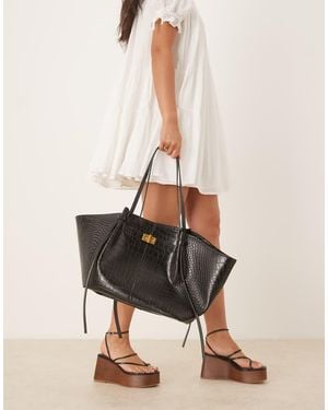 Gina Tricot Faux Leather Medium Tote Bag With Strap And Clutch Detail - Natural