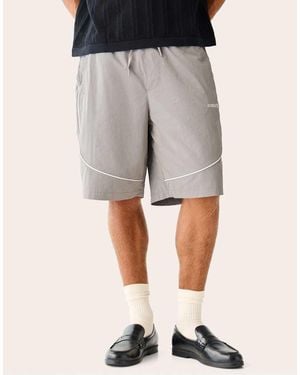 Bershka Technical Skater Shorts With Contrast Piping - Grey