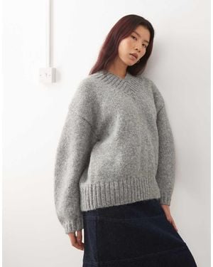Monki Jersey Extragrande Con Cuello De Pico De - Gris