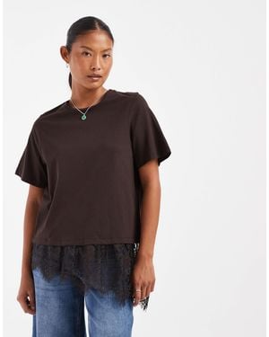 Vero Moda T-shirt mit asymmetrischem spitzendetail - Braun