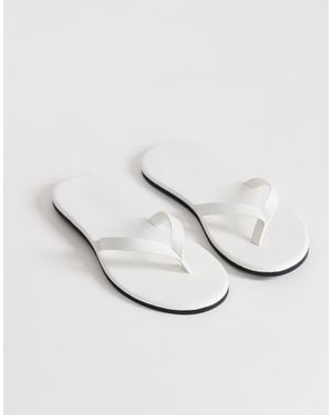 TOPSHOP Sky Real Leather Toe Thong Sandals - White