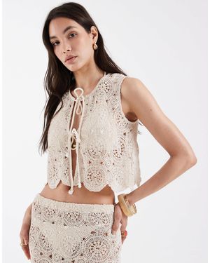 4th & Reckless Cotton Rich Crochet Floral Tie Front Cropped Beach Waistcoat - Natural