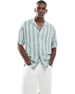 Jack & Jones Camicia A Maniche Corte Chiaro A Righe Con Colletto A Rever - Blu
