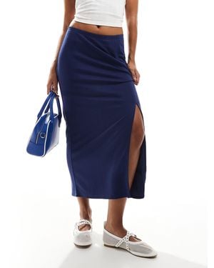 Monki – superweicher midirock aus jersey mit elastischer falte - Blau