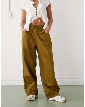 Reclaimed Vintage Pull On Balloon Trouser With Pleat Detail - Brown
