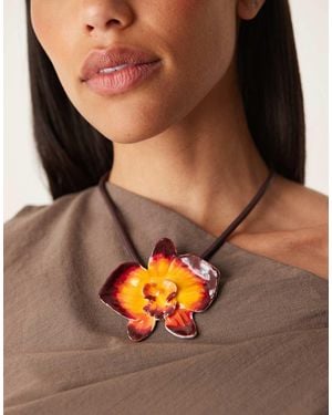 Mango Collar Con Colgante De Flor De Hibisco De - Marrón