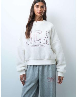 ASOS Weekend Collective Borg Sweatshirt Met Vleermuismouwen En Wca-Opdruk - Wit