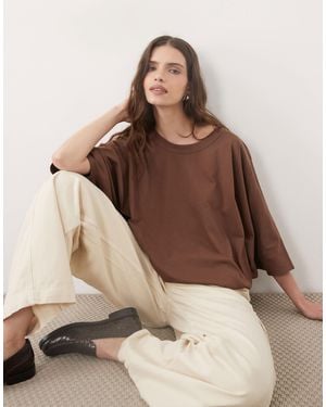 ASOS T-shirt mit fledermausärmeln, halblangen ärmeln - Braun