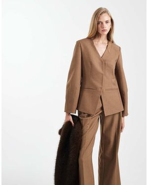 4th & Reckless Elegante Getailleerde Blazer Zonder Kraag Met Cocoonmouwen - Naturel