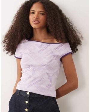 Cotton On Camiseta Malva Bruma Con Diseño Encogido, Escote Bardot Y Estampado Gráfico De Estrella De La Suerte - Blanco