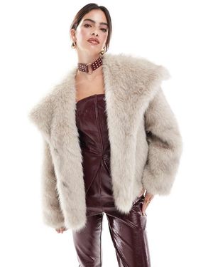 Stradivarius Faux Fur Jacket With exaggerated Collar - Natural
