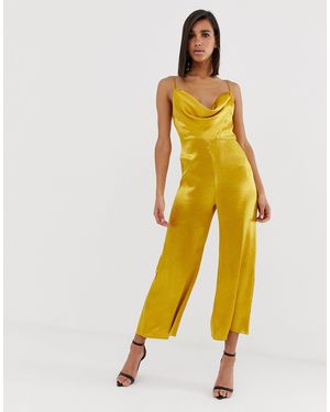 ASOS – Satin-Jumpsuit mit Wasserfallausschnitt - Gelb