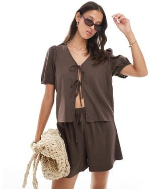 Pieces Top Met Korte Mouwen En Strikdetail - Bruin
