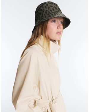 Oysho Cappello Impermeabile 10K Con Stampa Leopardata Jacquard - Bianco