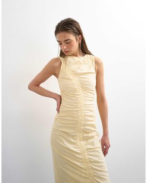 TOPSHOP – gerafftes, ärmelloses midikleid - Natur