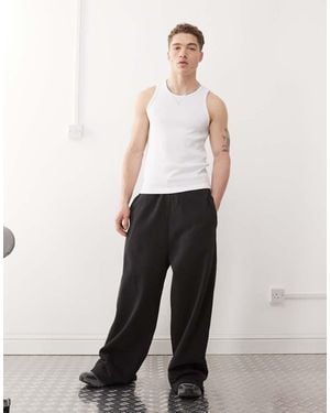 Weekday Joggers Negros De Pernera Ancha Y Corte Ultragrande De - Blanco