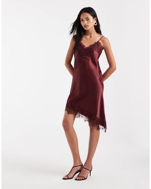 ONLY Robe courte asymétrique en satin avec bordure en dentelle foncé - Rouge
