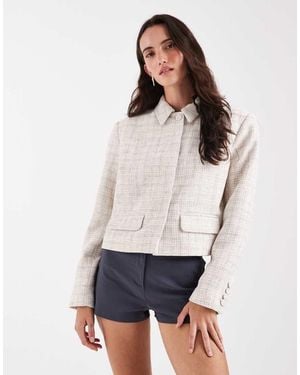 ASOS Elegant Cropped Jack Met Knoopdetail - Wit