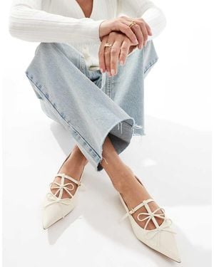Stradivarius Bow Detail Pointed Flat Shoe - Blue