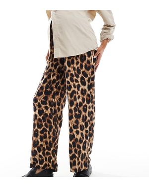 Mama.licious Pantalones De Pernera Ancha Con Estampado De Leopardo Y Diseño Por Encima Del Vientre De Mamalicious Maternity - Multicolor