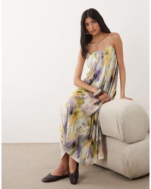 ASOS – ärmelloses plissee-midikleid mit eckigem ausschnitt und verschwommenem blumenmuster - Natur