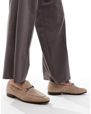 ASOS – loafer aus wildleder mit zierschnalle - Braun