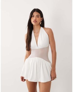 Aria Cove Vestido Corto Ceñido Con Diseño Escotado De Doble Capa Y Detalle De Aplicación De Malla - Blanco