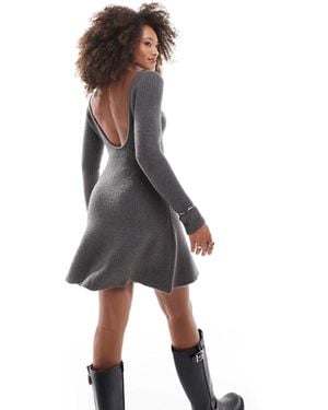 Miss Selfridge – schwingendes strickkleid - Grau