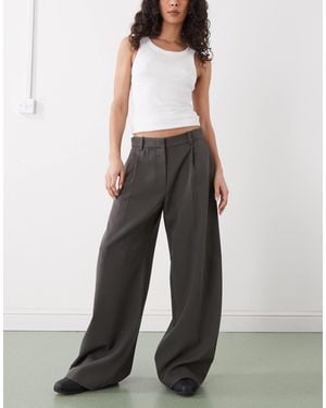 Weekday Dara Low Waist Wide Leg Pants With Front Pleats - Gray