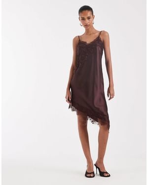 ONLY Robe courte satinée asymétrique à bordure en dentelle - Rouge