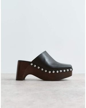 ARRANGE Leather Studded Clogs - White