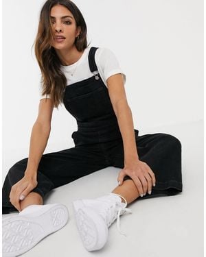 Levi's – Ribcage – e Latzhose mit weitem Bein - Schwarz