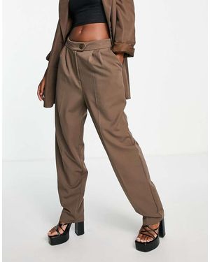 Flounce London Pantalones De Pernera Recta Con Pinzas De Satén De -Marrón