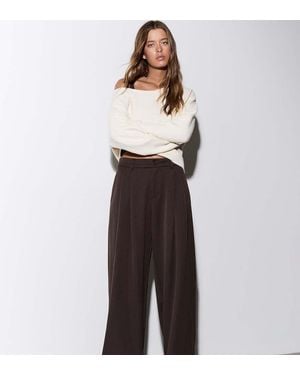 Stradivarius Petite Wide Leg Smart Trousers With Darts - Brown
