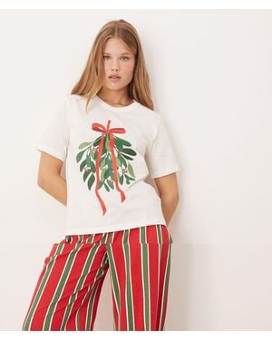 Threadbare Pigiama A Maniche Corte Color Crema E Rosso Con Pantaloni A Righe E Stampa Con Vischio - Bianco