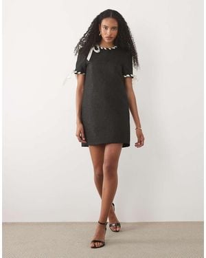 Sister Jane Vestido Mini Jacquard De Manga Corta Camille Con Ribete De Cinta En - Neutro