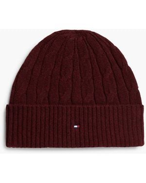 Tommy Hilfiger Beanie aus lammwollmix mit zopfmuster und flaggen-logo - Rot