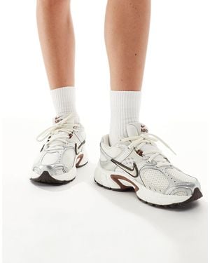 Nike V5 Rnr Sneakers - White