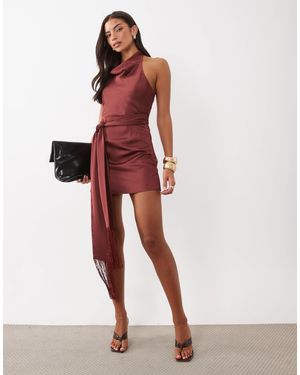Kaiia Exklusive satin-minikleid mit wasserfallausschnitt, hochgeschlossenem neckholder, bindegürtel - Weiß