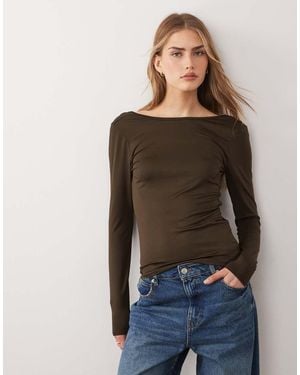 Threadbare Top Sinuoso A Maniche Lunghe Con Scollo Rotondo Sul Retro - Marrone