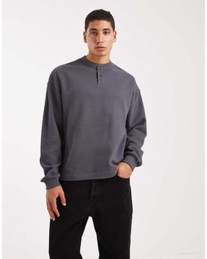 ASOS Camiseta Gris Carbón De Manga Larga Y Corte Cuadrado Extragrande Con Cuello Panadero De Tejido Gofrado De