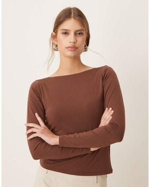 Abercrombie & Fitch Top Met Rechte Hals, Gedrapeerde Achterkant En Lange Mouwen - Bruin