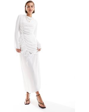ASOS Robe longue nouée à fronces et manches longues - blanc