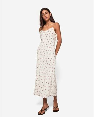 Bershka – gemustertes midi-trägerkleid - Weiß