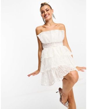Collective The Label – exklusives, gestuftes minikleid aus er spitze mit rüschen - Weiß