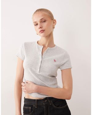 Abercrombie & Fitch – geripptes henley-t-shirt - Grau